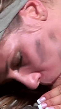 Une MILF fabuleuse se fait baiser dans la nature