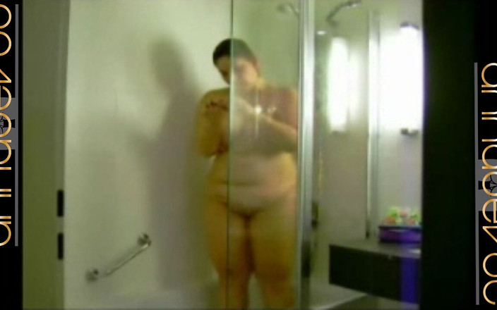 Anna Devot: Annadevot – Sprchování a masturbace