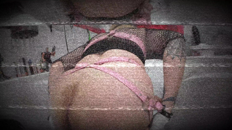 Tiffany Ciskiss: Yuvarlak femboy göt götlü kız tiffany ciskiss büyük dildolarla sikişiyor