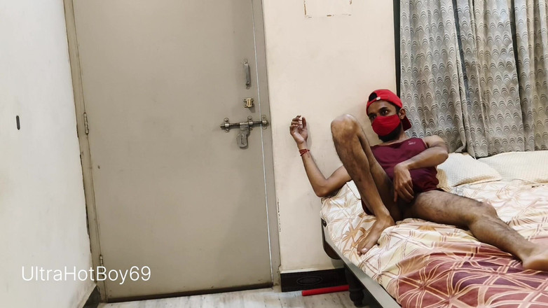 UltraHotBoy69: Những khoảnh khắc khỏa thân với tâm trạng