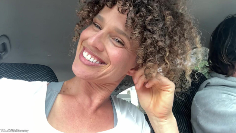 Vibe with mommy: Stepmom Gets Fucked in Car Before Therapy