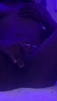 Browngurl234 kecil molek panas menyentuh dirinya sehingga kepuasan