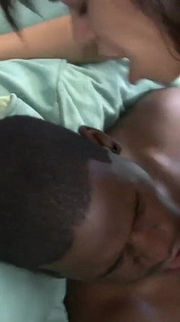 Chavon Taylor al aire libre es follada por el culo por una gran polla negra