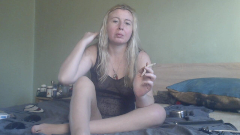 sunshinegoddes: Blonde Super MILF Masturbates with Lotion