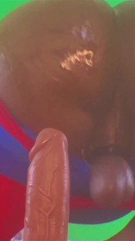 Dovrei filmarmi con altri dildo fantasy?