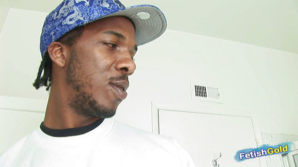 Fetish Gold: Geile ebenholz-MILF heuert einen schwarzen klempner an, um ihre nasse...