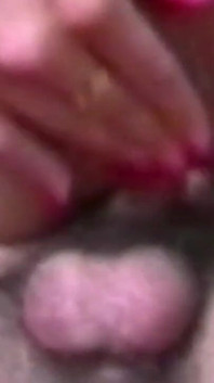 Doyumsuz orta yaşlı seksi kadın istediği her yarağı alıyor