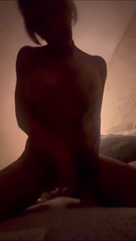 Silhouette en solo. Sexivix avec son ambiance ! XXX