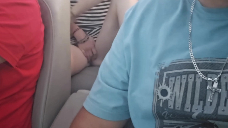 Sparowdox: 컨버터블 뒤에서 섹스하는 핫한 파란 눈의 금발 딜도