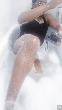 I Wash My Body in the Bath (2025)