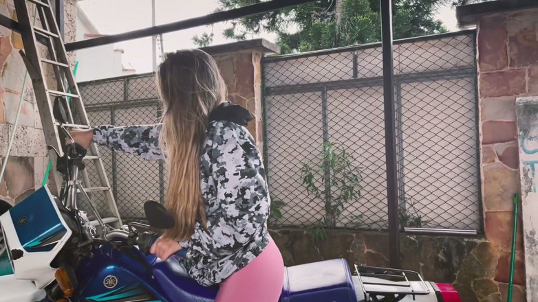 Sara Blonde: Milovnice motocyklů
