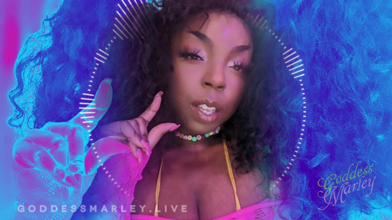Goddess Marley: Iedereen weet dat je klein bent