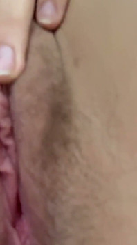 Close na masturbação da buceta molhada