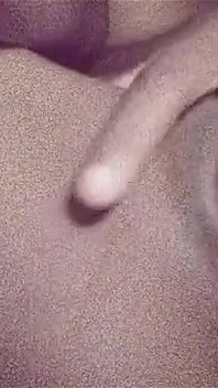 개인 시간에 자위하면서 보지에 시오후키하는 날씬한 아프리카 Baddie