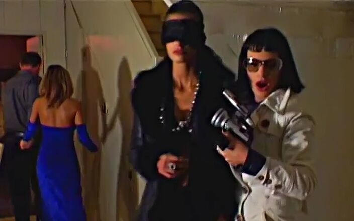 Hot Sex Party: Ateşli kızlar ve iyi doldurulmuş adamlar canar isles'te son eş...