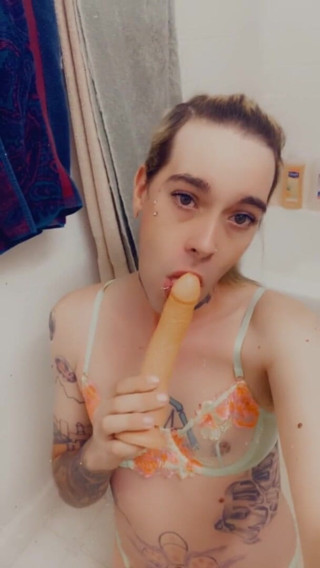 CarmenMelatonin: Beach Babe Ready to Play