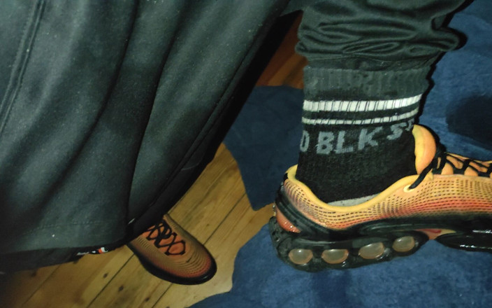SmokedAlloy2: Dirtyjunkbro non vuole andare in WC. Meglio con le scarpe...