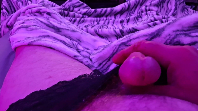 Pantygee: Horny in my purple outfit