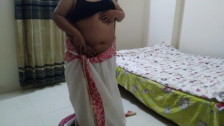 Aria Mia: Punjabi sexy milf stiefzus met grote kont wordt geil en...
