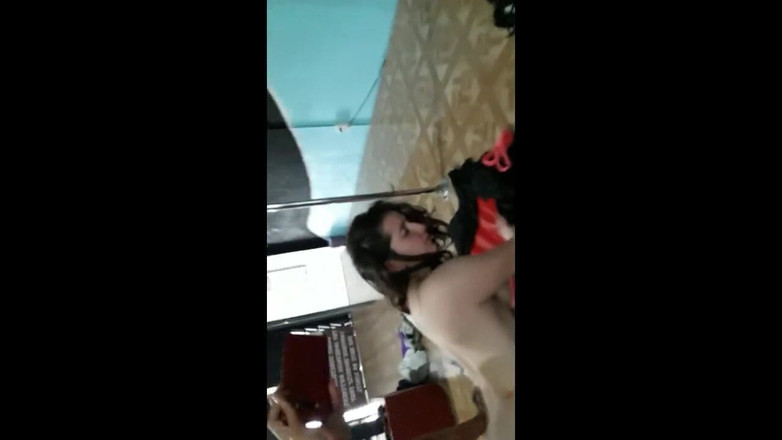 Kndy Kmille: Blowjob sudut pandangan pertama 20 tahun, dubur, gaya doggy dan creampie