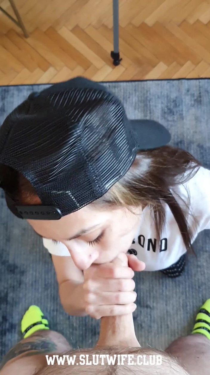 Slutwife Club: Bts - výstřik mrdky mimo kameru: Candie Cross polyká můj náklad...