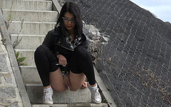 Puffy Network: Steps si bagnano di Got2Pee dove le ragazze vengono a...