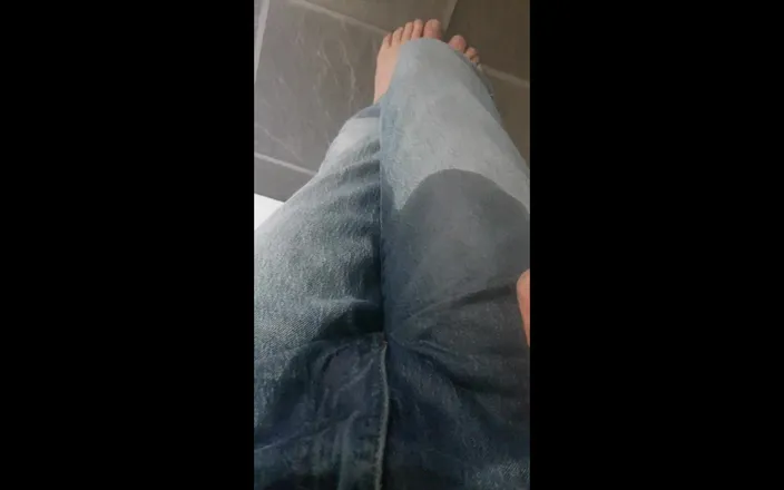 ABDL Diapers by Norsken77: Wetting My Jeans Slowly