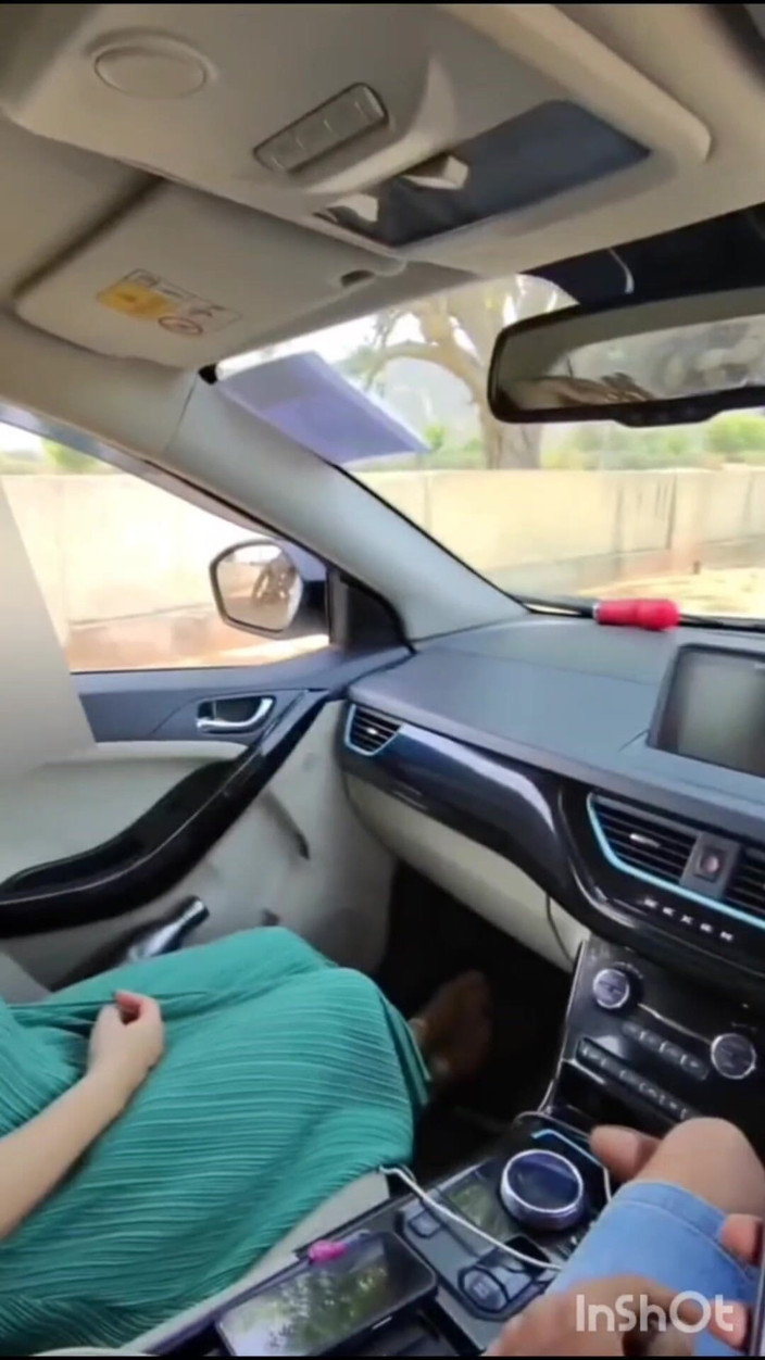 Asmita and sohom: Un inconnu me touche les seins dans ma voiture (en plein...