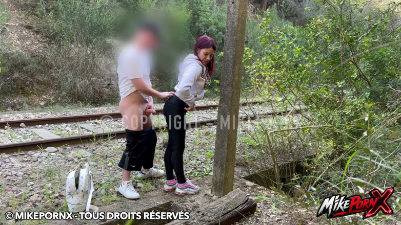 MikePornX: Il Reconnait Cette Petite Salope Et La Baise Au Bord...