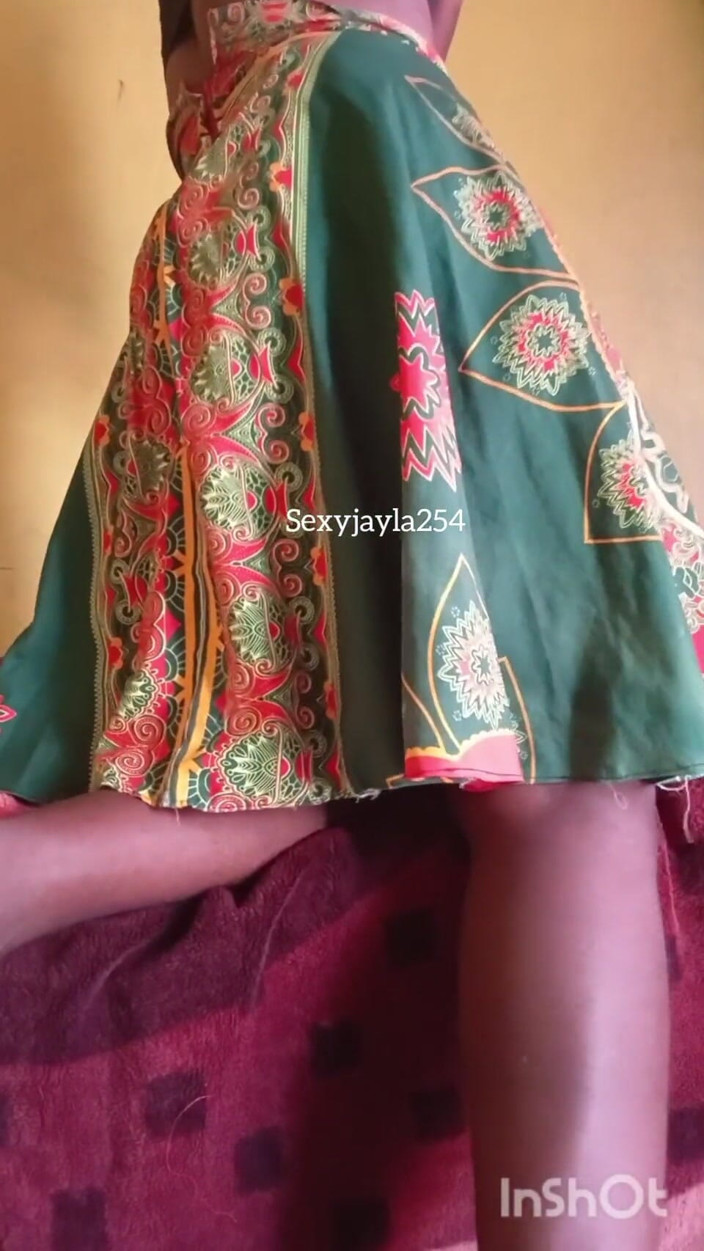 Sexyjayla254: Sexyjayla254 vuốt ve con cu to của cô ấy trong một...
