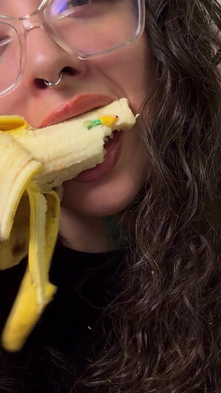Pedazodchicle: Eu encontrei um homem encolhido entre as minhas frutas, e...