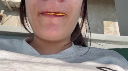 AmayaMori: Obryně dívka najde malého muže ve svém pytli se žetony a...