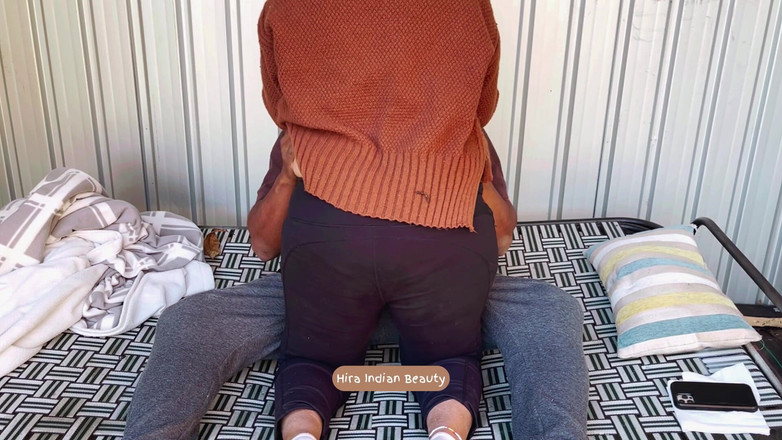 Hot 365 Entertainments: Pantat bahenol tante semok india di-fingering di luar ruangan! Pasangan...