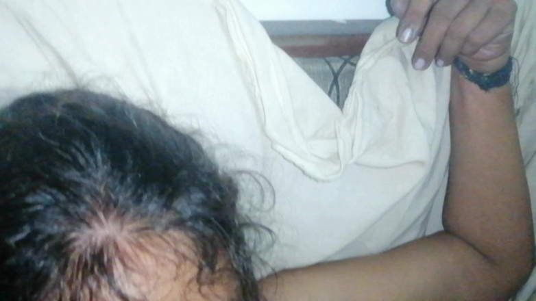 Tina Baby: Impressioni facciali di Desi Bhabhi che trema dopo un buon...