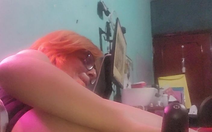 Our threesome adventures: 变性人想着你撸管