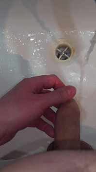 Pissing to the Bathroom Sink - POV