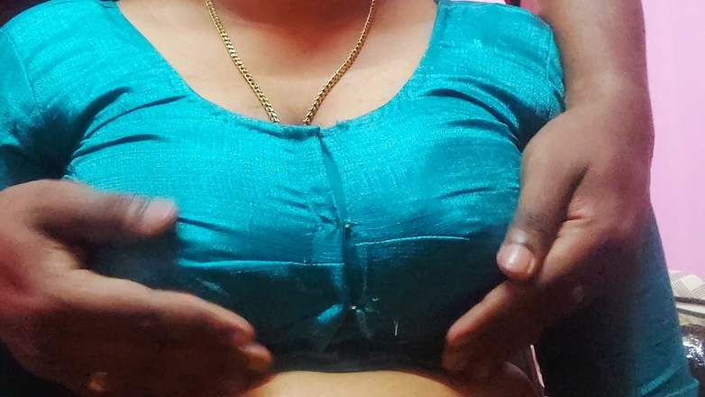 Desi Mohini: Dicke möpse und dicke titten, Desi