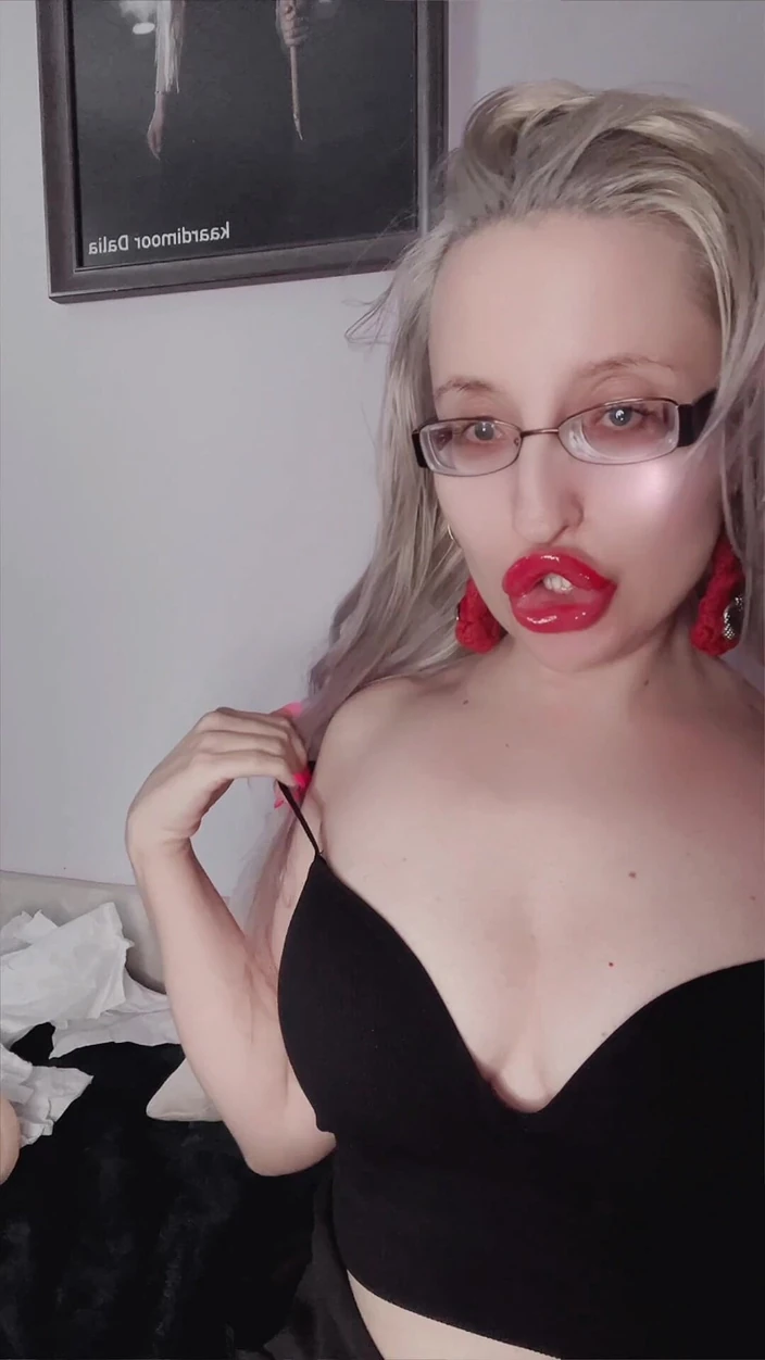FinDom Goaldigger: Tits Red Big Lips Bimbo JOI