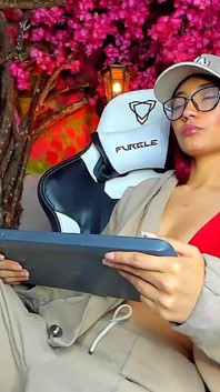 Play with My Vagina and Leave Me Wet and with Your Milk Inside