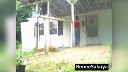 Renee Sakuya: Dikunci keluar, kencing berkebun dalam seluar jeans tidak sengaja
