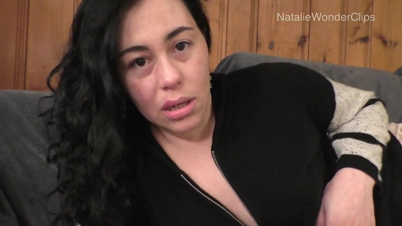 Natalie Wonder: ムラムラした継母があなたのコックを本当に良く破壊するためにあなたを裸にする