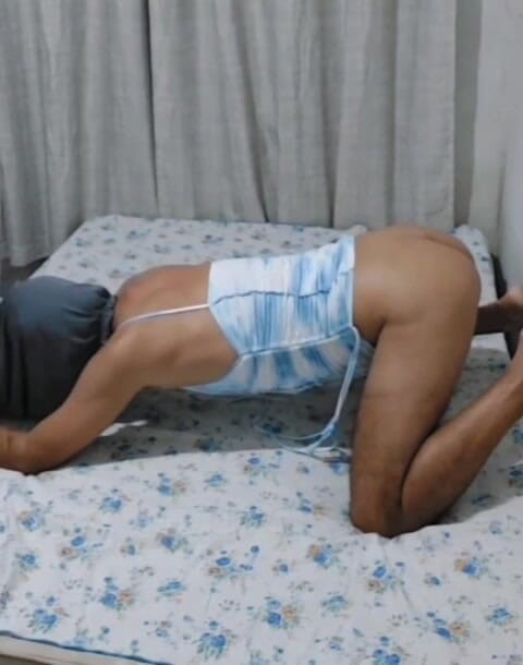 Ladysilvas: Ladysilva a letto in abito senza mutandine che culo caldo...