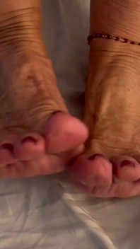 Cum on Stepaunt GILF MILF Feet & Toes Granny Loves It