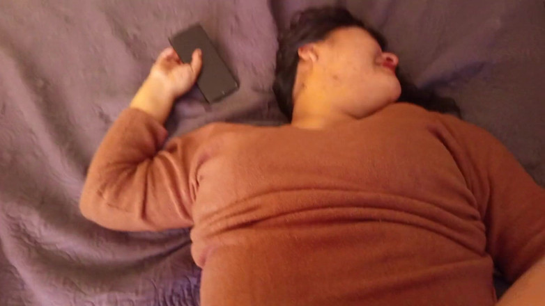 Moo DBOXXX: Moja przyjaciółka ze wsi rozmawia ze swoim chłopakiem, podczas gdy...