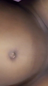 Kontol Besar Hitam Menghancurkan Memek Gadis Kurus