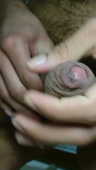 Người đàn ông lông lá xuất tinh ngon miệng