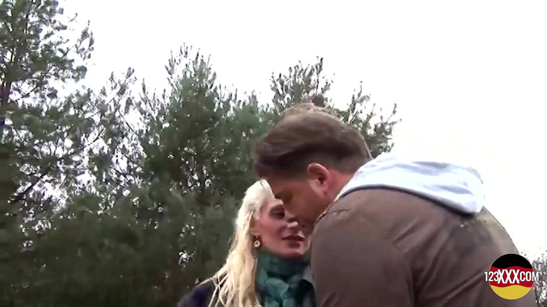 123XXX - Fucked Amateurs in Germany!: Струнка блондинка хоче займатися сексом на відкритому повітрі