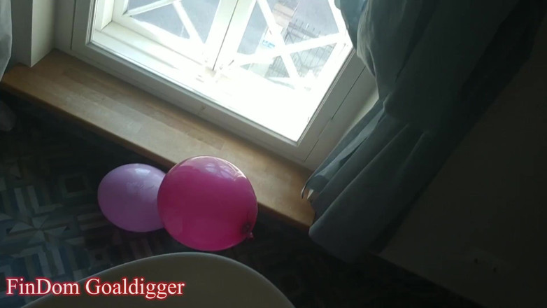 FinDom Goaldigger: Ballons, badezimmerstrümpfe, beine