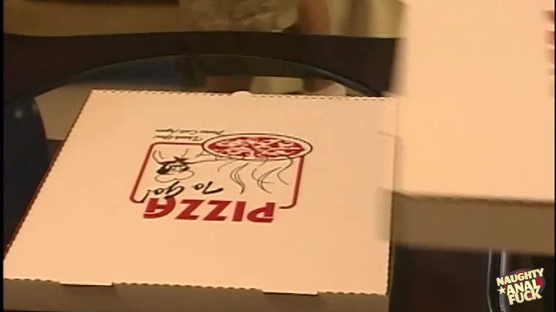 Naughty anal fuck: Cewek ini lagi asik muasin memeknya pakai dua mainan seks...