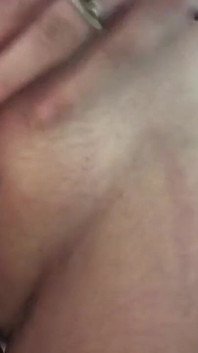 Esquivando mi coño y culo con mi tanga